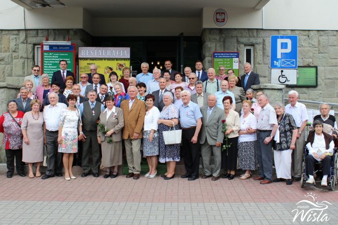 Pamiątkowe zdjęcie przybyłych na uroczystość